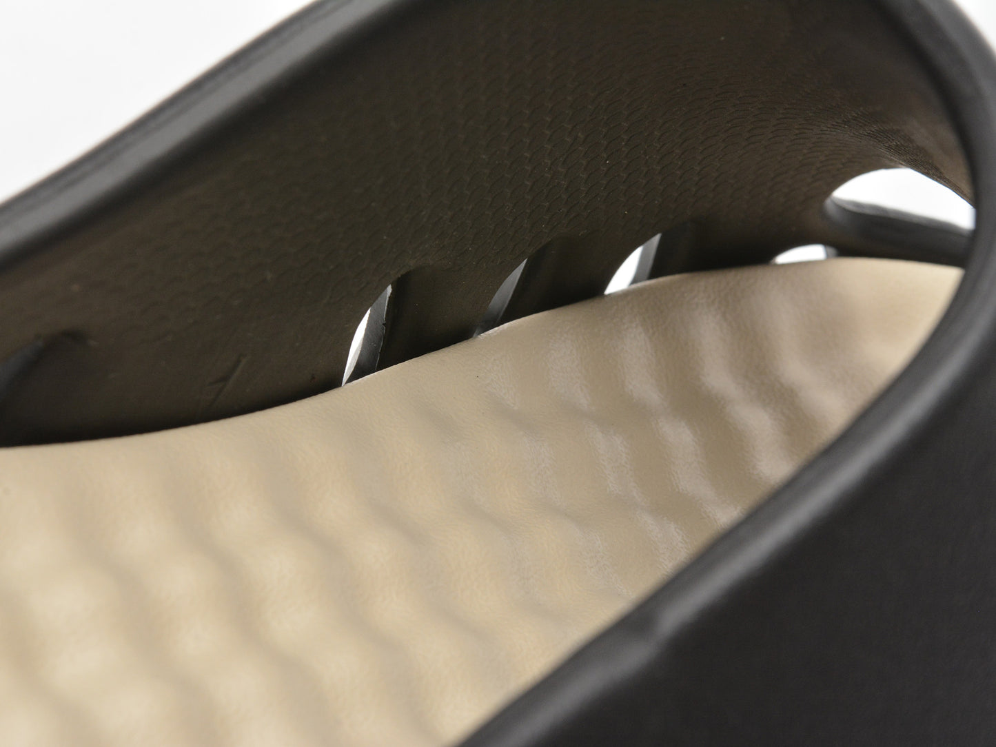Papuci GRYXA negri, V6, din pvc