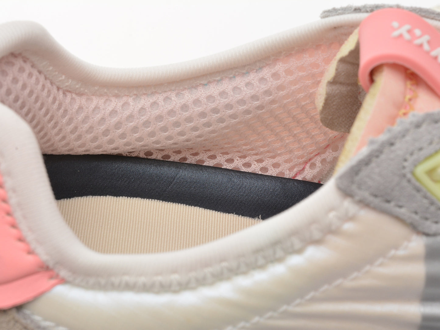 Pantofi sport GRYXA albi, 40061W, din material textil