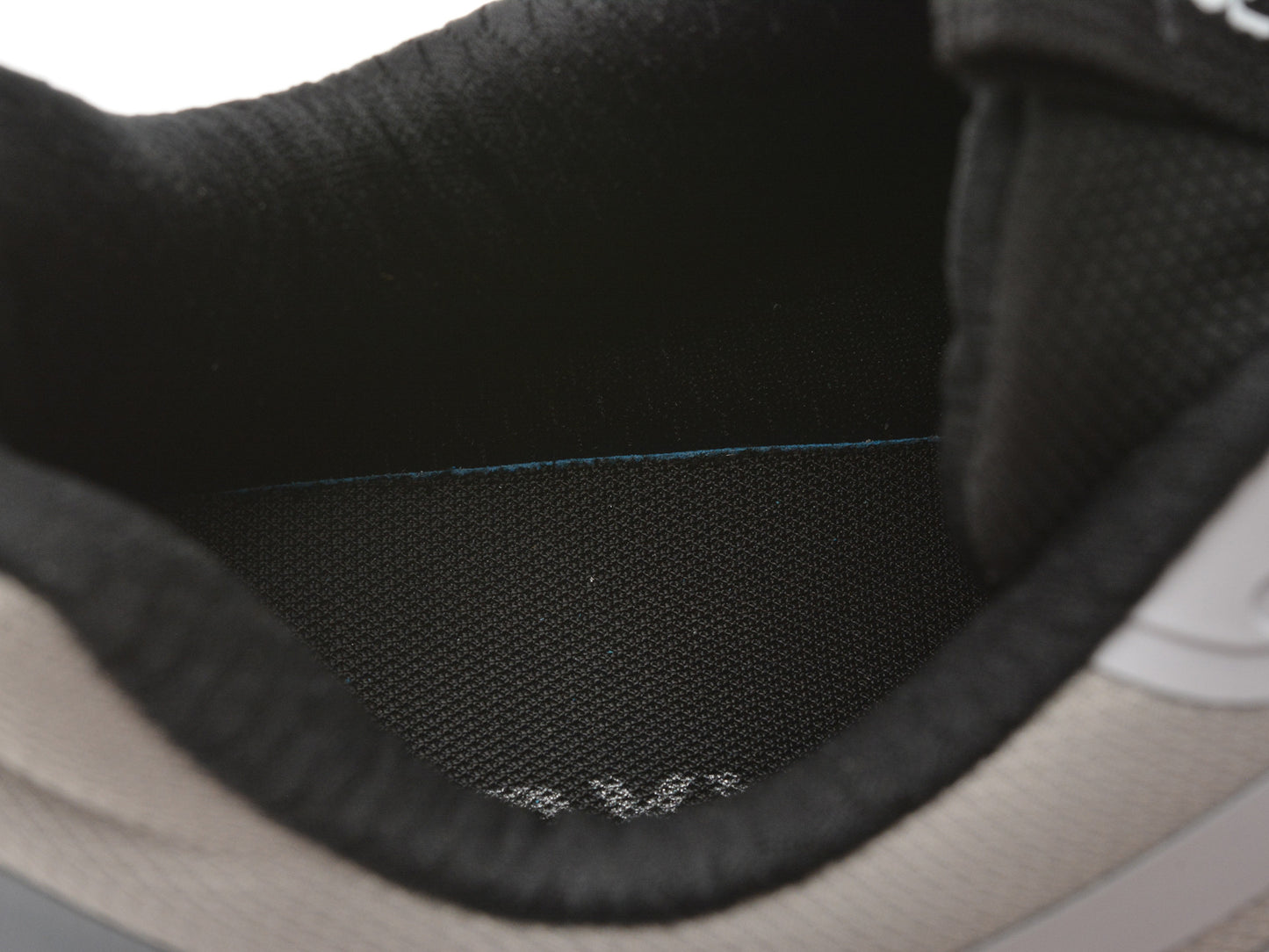 Pantofi sport GRYXA bej, A933911, din material textil